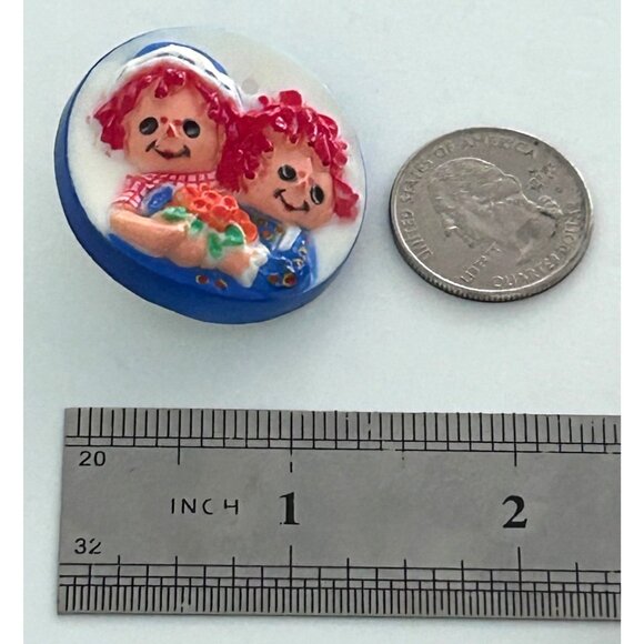 Vintage 1974 Raggedy Ann & Andy Bobbs Merrill Plastic Lapel Pin - Picture 2 of 4
